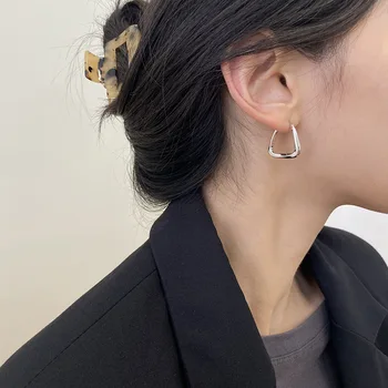 2023 Yeni 1 Çift U şeklinde Geometrik Küpe Kadınlar İçin Çiftler Moda Zarif Minimalist Klasik Kulak Toka Takı Aksesuarları